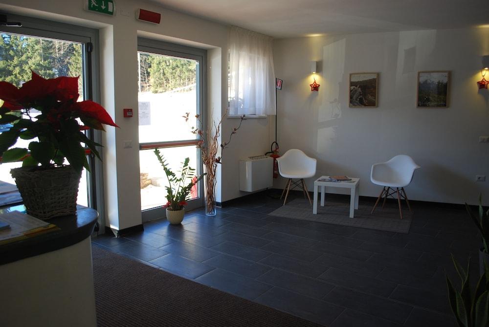 Hotel Elbele Garni Folgaria Bagian luar foto
