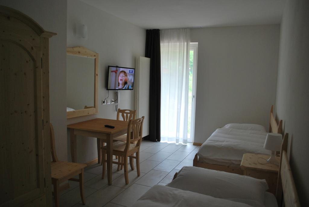 Hotel Elbele Garni Folgaria Ruang foto