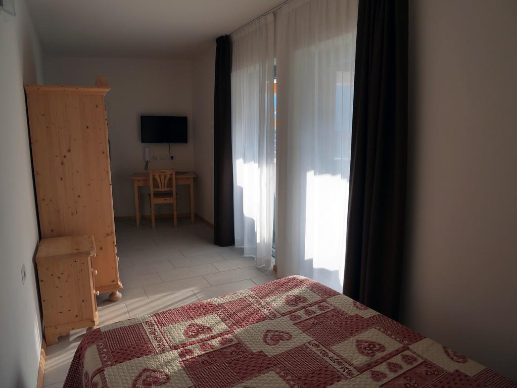 Hotel Elbele Garni Folgaria Bagian luar foto