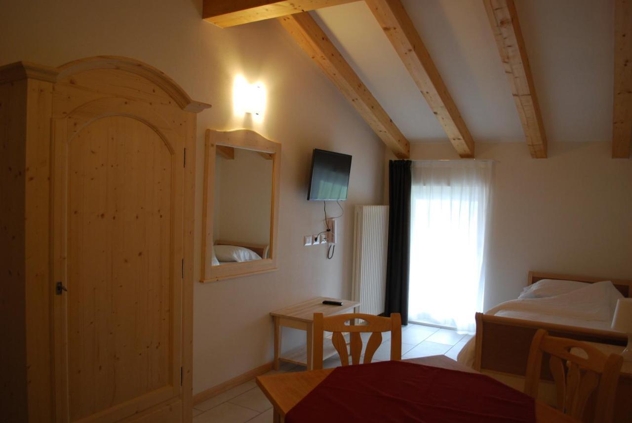 Hotel Elbele Garni Folgaria Ruang foto